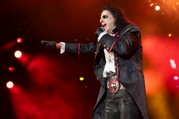 Hollywood Vampires perform at AO Arena Alice Cooper of Hollywood Vampires performs at AO Arena, Manchester, England, 18th August 2026. Editorial Use Only., Credit:Mike Gray MIKE GRAY - B4227 Avalon  Copyright: xMikexGrayx xMIKExGRAYx-xB4227x xAvalonx 1125388566