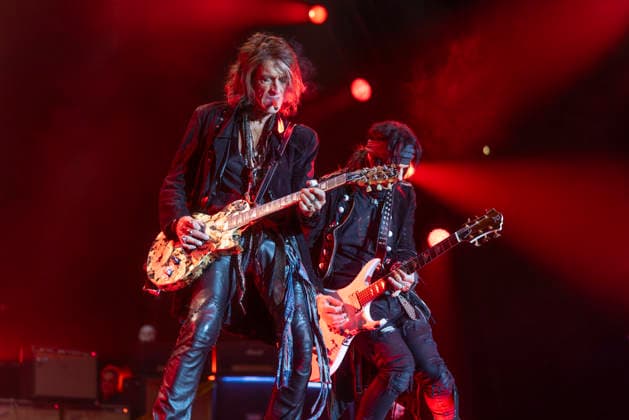 Hollywood Vampires perform at AO Arena Joe Perry and Tommy Henriksen of Hollywood Vampires performs at AO Arena, Manchester, England, 18th August 2026. Editorial Use Only., Credit:Mike Gray MIKE GRAY - B4227 Avalon  Copyright: xMikexGrayx xMIKExGRAYx-xB4227x xAvalonx 1125388318