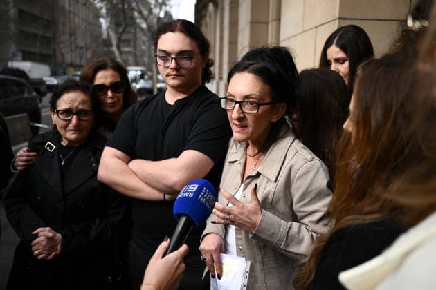 MILORAD ZARIC COURT, Mary Kadis, sister of Vicky Apostolopoulos, speaks to media outside the Supreme Court of Victoria in Melbourne, Wednesday, August 19, 2026. ( NO ARCHIVING MELBOURNE VICTORIA AUSTRALIA  Copyright: xJOELxCARRETTx 20260819149378446722