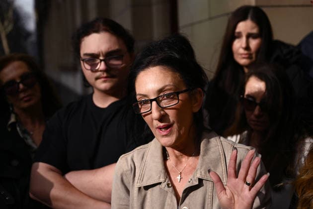 MILORAD ZARIC COURT, Mary Kadis, sister of Vicky Apostolopoulos, speaks to media outside the Supreme Court of Victoria in Melbourne, Wednesday, August 19, 2026. ( NO ARCHIVING MELBOURNE VICTORIA AUSTRALIA  Copyright: xJOELxCARRETTx 20260819151814406432