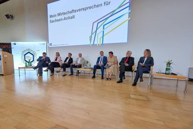 Halle (Saale), Sachsen-Anhalt, Deutschland, 18.08.2026: Leibniz-Institut für Agrarentwicklung in Transformationsökonomien (IAMO): IHK-Wahldialog: L-R: Thomas Brockmeier (Moderator), Eva von Angern (Linke), Lydia Hüskens (FDP), Jan Scharfenort (AfD), Sven Schulze (CDU), Susan Sziborra-Seidlitz (Grüne), Armin Willingmann (SPD), Claudia Wittig (BSW) *** Halle-Saale, Saxony-Anhalt, Germany, August 18, 2026 Leibniz Institute for Agricultural Development in Transition Economies (IAMO), IHK Election Forum: Thomas Brockmeier (L R), Moderator; Eva von Angern (The Left); Lydia Hüskens (FDP); Jan Scharfenort (AfD); Sven Schulze (CDU), Susan Sziborra Seidlitz (Greens), Armin Willingmann (SPD), Claudia Wittig (BSW) Copyright: xdtsxNachrichtenagenturx dts_130398