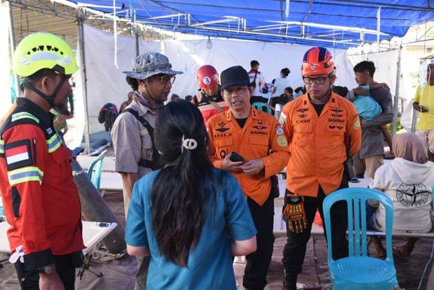 Aftermath of 7.7-magnitude earthquake in Indonesia EAST NUSA TENGGARA, INDONESIA - AUGUST 19: (----EDITORIAL USE ONLY - MANDATORY CREDIT - INDONESIAN NATIONAL SEARCH AND RESCUE AGENCY (BASARNAS) HANDOUT - NO MARKETING NO ADVERTISING CAMPAIGNS - DISTRIBUTED AS A SERVICE TO CLIENTS----) Search and rescue teams continue clearing and searching collapsed buildings in the area for possible victims trapped under the rubble following a powerful earthquake in Lamba Leda, East Nusa Tenggara, Indonesia, on August 19, 2026. BASARNAS Handout Anadolu East Nusa Tenggara Indonesia. Editorial use only. Please get in touch for any other usage.  Copyright: x2026xAnadoluxBASARNASx xHandoutx
