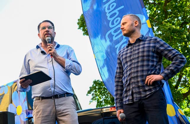 STOCKHOLM, SVERIGE 20260819 Sverigedemokraternas partiledare Jimmy Akesson och Henrik Vinge, rättspolitisk talesperson, presenterar vallöfte utanför tingsrätten i Stockholm. STOCKHOLM SVERIGE x10080x *** STOCKHOLM, SWEDEN 20260819 Jimmy Akesson, leader of the Sweden Democrats, and Henrik Vinge, spokesperson for legal policy, present an election pledge outside the District Court in Stockholm STOCKHOLM SWEDEN x10080x  Copyright: xFredrikxSandberg TTx SD PRESETERAR VALLÖFTE 9qrx5VkNNgQ