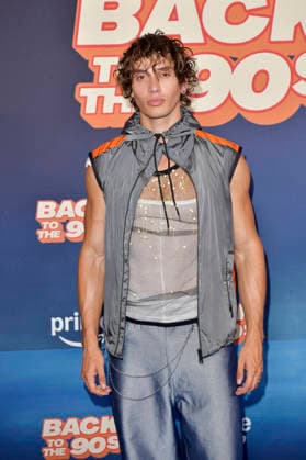 Bene Schulz bei der Premiere des Amazon Prime Video-Films Back to the 90s im Delphi Filmpalast am Zoo. Berlin, 18.08.2026 *** Bene Schulz at the premiere of the Amazon Prime Video film *Back to the 90s* at the Delphi Filmpalast am Zoo in Berlin, August 18, 2026 Foto:xM.xBehrensx xFuturexImagex 90s_6805