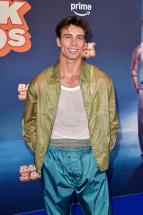 Tim Schaecker bei der Premiere des Amazon Prime Video-Films Back to the 90s im Delphi Filmpalast am Zoo. Berlin, 18.08.2026 *** Tim Schaecker at the premiere of the Amazon Prime Video film *Back to the 90s* at the Delphi Filmpalast am Zoo in Berlin, August 18, 2026 Foto:xM.xBehrensx xFuturexImagex 90s_6835