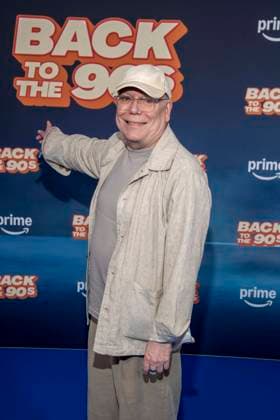 ABB AMAZON- Peter Schulze zu Gast auf dem blauen Teppich bei der Weltpremiere der Amazon Prime Serie Back to the 90s im Delphi Filmpalast am 18.AUGUST 2026 in Berlin Berlin Deutschland *** ABB AMAZON Peter Schulze walks the blue carpet at the world premiere of the Amazon Prime series *Back to the 90s* at the Delphi Filmpalast on August 18, 2026, in Berlin, Germany
