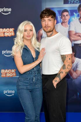Kim Schiele und Willi Banner bei der Premiere des Amazon Prime Video-Films Back to the 90s im Delphi Filmpalast am Zoo. Berlin, 18.08.2026 *** Kim Schiele and Willi Banner at the premiere of the Amazon Prime Video film *Back to the 90s* at the Delphi Filmpalast am Zoo in Berlin, August 18, 2026 Foto:xM.xBehrensx xFuturexImagex 90s_6869