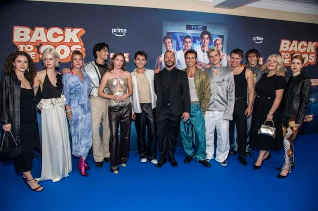 ABB AMAZON- Derya Akyol, Sidney Fahlisch, Felicitas Woll, Jacob Rott, Helena von Have, Julien Brown, Facundo Scalarandi, Tim Schäcker, Luis Freitag, Luis Moll, Bene Schulz, Marie Schoeneburg und Luise Aschenbrenner zu Gast auf dem blauen Teppich bei der Weltpremiere der Amazon Prime Serie Back to the 90s im Delphi Filmpalast am 18.AUGUST 2026 in Berlin Berlin Deutschland *** ABB AMAZON Derya Akyol, Sidney Fahlisch, Felicitas Woll, Jacob Rott, Helena von Have, Julien Brown, Facundo Scalarandi, Tim Schäcker, Luis Freitag, Luis Moll, Bene Schulz, Marie Schoeneburg, and Luise Aschenbrenner appeared on the blue carpet at the world premiere of the Amazon Prime series *Back to the 90s* at the Delphi Filmpalast on August 18, 2026, in Berlin, Germa