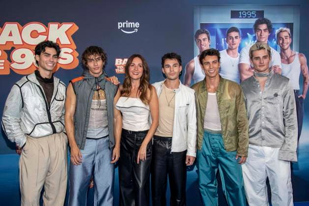 ABB AMAZON- Jacob Rott, Bene Schulz, Johanna Klum, Julien Brown, Tim Schaecker und Luis Freitagb zu Gast auf dem blauen Teppich bei der Weltpremiere der Amazon Prime Serie Back to the 90s im Delphi Filmpalast am 18.AUGUST 2026 in Berlin Berlin Deutschland *** ABB AMAZON Jacob Rott, Bene Schulz, Johanna Klum, Julien Brown, Tim Schaecker, and Luis Freitagb appeared on the blue carpet at the world premiere of the Amazon Prime series *Back to the 90s* at the Delphi Filmpalast on August 18, 2026, in Berlin, Germany