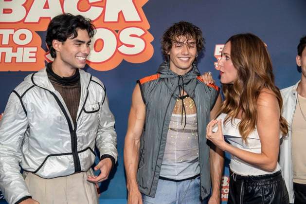 ABB AMAZON- Jacob Rott, Bene Schulz und Johanna Klum zu Gast auf dem blauen Teppich bei der Weltpremiere der Amazon Prime Serie Back to the 90s im Delphi Filmpalast am 18.AUGUST 2026 in Berlin Berlin Deutschland *** ABB AMAZON Jacob Rott, Bene Schulz, and Johanna Klum walked the blue carpet at the world premiere of the Amazon Prime series *Back to the 90s* at the Delphi Filmpalast on August 18, 2026, in Berlin, Germany