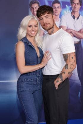 Back to the 90s Kim Schiele, Willi Whey Premiere Back to the 90s im Delphi Filmpalast, Berlin Datum: 18.08.2026 *** Back to the 90s Kim Schiele, Willi Whey Premiere of Back to the 90s at the Delphi Filmpalast, Berlin Date: August 18, 2026 Copyright: xEventpress Kratschx