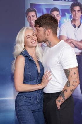 Back to the 90s Kim Schiele, Willi Whey Premiere Back to the 90s im Delphi Filmpalast, Berlin Datum: 18.08.2026 *** Back to the 90s Kim Schiele, Willi Whey Premiere of Back to the 90s at the Delphi Filmpalast, Berlin Date: August 18, 2026 Copyright: xEventpress Kratschx