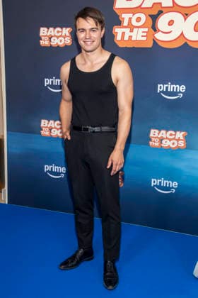 ABB AMAZON- Luis Moll zu Gast auf dem blauen Teppich bei der Weltpremiere der Amazon Prime Serie Back to the 90s im Delphi Filmpalast am 18.AUGUST 2026 in Berlin Berlin Deutschland *** ABB AMAZON s Luis Moll walks the blue carpet at the world premiere of the Amazon Prime series *Back to the 90s* at the Delphi Filmpalast on August 18, 2026, in Berlin, Germany