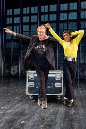 MMM STAGE- Howard Carpendale besucht MJ Das Michael Jackson Musical in Hamburg am 18.AUGUST 2026 Saenger und Entertainer Howard Carpendale war zu Gast bei MJ Das Michael Jackson Musical im Stage Theater an der Elbe. Nach der Vorstellung traf er den MJ-Darsteller Jay Karim Jonker auf der Buehne und schwaermte Es war eine so unglaubliche, professionelle Darbietung von allen Seiten, Jay ist eine Wucht Hamburg Deutschland *** MMM STAGE Howard Carpendale Attends MJ: The Michael Jackson Musical in Hamburg on August 18, 2026 Singer and entertainer Howard Carpendale was a guest at MJ: The Michael Jackson Musical at the Stage Theater an der Elbe. After the performance, he met with Jay Karim Jonker, the actor playing Michael Jackson, on s