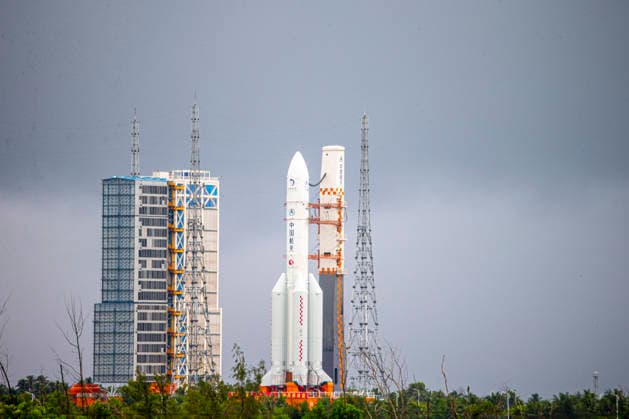 WENCHANG, CHINA - AUGUST 19: The combination of the Chang e-7 lunar probe and the Long March-5 Y14 carrier rocket is transferred vertically to the launching area at the Wenchang Spacecraft Launch Site on August 19, 2026 in Wenchang, Hainan Province of China. The Chang e-7 lunar probe is scheduled for launch at an appropriate time, according to the China Manned Space Agency (CMSA).  Copyright: xVCGx 111660854900