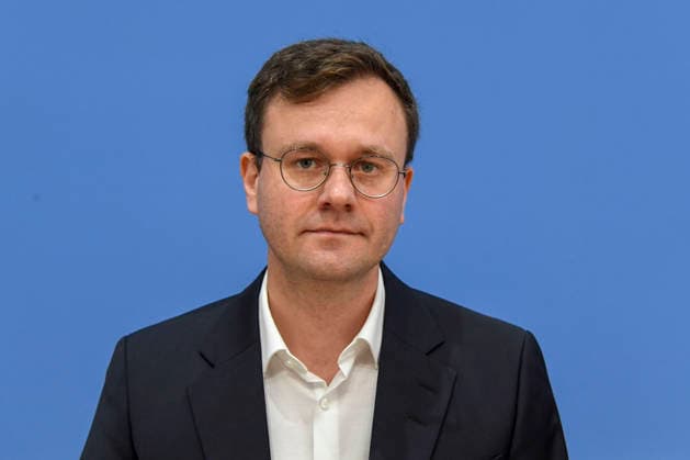 ABB BPK- Dr. Maximilian Bloemer, Leiter Ex-Ante Politikevaluation,ifo Zentrum Finanzwissenschaft Thema Wie die Zusammenlegung von Sozialleistungen gegen Armut wirken kann ifo Institut legt Studie im Auftrag des AWO Bundesverbandes vor auf der BPK Berlin Bundespressekonferenz in Berlin am 19.AUGUST 2026 Berlin Deutschland *** ABB BPK Dr. Maximilian Bloemer, Head of Ex Ante Policy Evaluation, ifo Center for Public Finance Topic: How Consolidating Social Benefits Can Combat Poverty The ifo Institute presents a study commissioned by the AWO Federal Association at the BPK Berlin Federal Press Conference in Berlin on August 19, 2026, Berlin, Germany