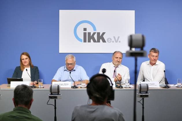 Berlin, Deutschland, 19.08.2026: Haus der Bundespressekonferenz: Pressekonferenz: IKK e.V. - GKV-Finanzierung: Vom Sparpaket zur Strukturreform?: Iris Kampf, Hans-Jürgen Müller, Vorstandsvorsitzender IKK e.V., Hans Peter Wollseifer, Vorstandsvorsitzender IKK e.V., Franl Hippler, Vorstandsvorsitzender IKK classic *** Berlin, Germany, August 19, 2026, Federal Press Conference Center, IKK e.V. Press Conference: GKV Financing—From Austerity Measures to Structural Reform, Iris Kampf, Hans-Jürgen Müller, Chairman of the Board, IKK e.V., Hans Peter Wollseifer, Chairman of the Board, IKK e.V., Franl Hippler, Chairman of the Board, IKK classic Copyright: xdtsxNachrichtenagenturx dts_130481