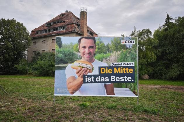 Demmin, Mecklenburg-Vorpommern, Deutschland, 18.08.2026: Wahlplakat für die Landtagswahl 2026 mit Daniel Peters, CDU *** Demmin, Mecklenburg-Western Pomerania, Germany, August 18, 2026 Election poster for the 2026 state election featuring Daniel Peters, CDU Copyright: xdtsxNachrichtenagenturx dts_130482