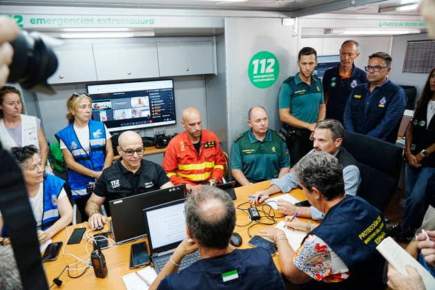 About 700 people remain evacuated due to the fire in Pinofranqueado, Cáceres, which has destroyed 1,600 hectares. Several emergency services personnel are working at the Forward Command Post for the Pinofranqueado fire, as of August 19, 2026, in Cáceres, Extremadura, Spain. The Regional Government of Extremadura has maintained the declaration of Operational Level 2 under the Special Civil Protection Plan for Forest Fires in the Autonomous Community of Extremadura (Infocaex), due to the fire that broke out in the municipality of Pinofranqueado, Cáceres, this past Tuesday, August 19. Some 700 people have been evacuated from the hamlets of Horcajo, Avellanar, Erías, Castillo, El Gasco, Martilandrán, Aldehuela, La Fragosa, Robledo, and Cerezal  Copyright: xCarlosxCriadox 7720424