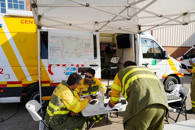 About 700 people remain evacuated due to the fire in Pinofranqueado, Cáceres, which has destroyed 1,600 hectares. Several emergency services personnel are working at the Forward Command Post for the Pinofranqueado fire, as of August 19, 2026, in Cáceres, Extremadura, Spain. The Regional Government of Extremadura has maintained the declaration of Operational Level 2 under the Special Civil Protection Plan for Forest Fires in the Autonomous Community of Extremadura (Infocaex), due to the fire that broke out in the municipality of Pinofranqueado, Cáceres, this past Tuesday, August 19. Some 700 people have been evacuated from the hamlets of Horcajo, Avellanar, Erías, Castillo, El Gasco, Martilandrán, Aldehuela, La Fragosa, Robledo, and Cerezal  Copyright: xCarlosxCriadox 7720426