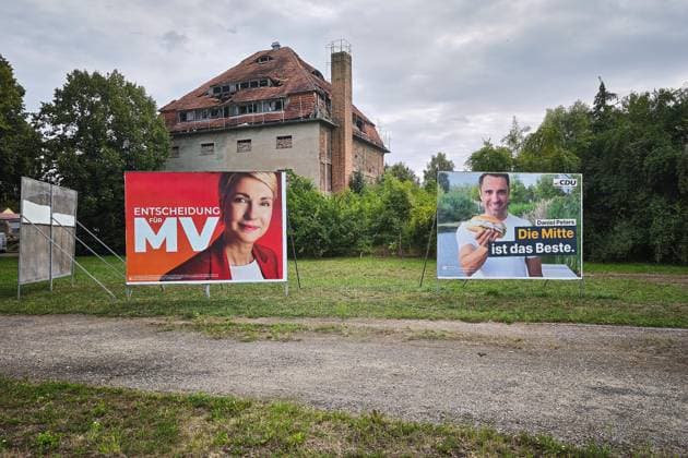 Demmin, Mecklenburg-Vorpommern, Deutschland, 18.08.2026: Wahlplakate für die Landtagswahl 2026 mit Manuela Schwesig, SPD, und Daniel Peters, CDU *** Demmin, Mecklenburg-Western Pomerania, Germany, August 18, 2026 Election posters for the 2026 state election featuring Manuela Schwesig (SPD) and Daniel Peters (CDU) Copyright: xdtsxNachrichtenagenturx dts_130487