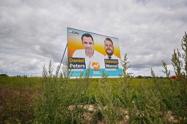 Mecklenburg-Vorpommern, Deutschland, 18.08.2026: Wahlplakat für die Landtagswahl 2026 mit Daniel Peters und Dietrich Wenzel, CDU *** Mecklenburg-Western Pomerania, Germany, August 18, 2026 Election poster for the 2026 state election featuring Daniel Peters and Dietrich Wenzel, CDU Copyright: xdtsxNachrichtenagenturx dts_130490