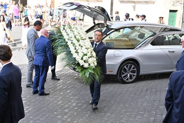 IPA87610966 - Rome: Santa Maria del Popolo Church. Fulvio Lucisano s funeral. In the photo: The arrival of the body  Copyright: xMaurizioxD Avanzox xDxAvanzox xLandix 87610966