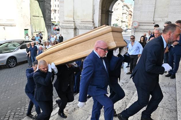 IPA87610973 - Rome: Santa Maria del Popolo Church. Fulvio Lucisano s funeral. In the photo: The arrival of the casket  Copyright: xMaurizioxD Avanzox xDxAvanzox xLandix 87610973