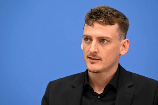 ABB BPK- Lukas Werner, Referent für Sozialpolitik, AWO Bundesverband e.V. Thema Wie die Zusammenlegung von Sozialleistungen gegen Armut wirken kann ifo Institut legt Studie im Auftrag des AWO Bundesverbandes vor auf der BPK Berlin Bundespressekonferenz in Berlin am 19.AUGUST 2026 Berlin Deutschland *** ABB BPK Lukas Werner, Social Policy Advisor, AWO Bundesverband e.V. Topic: How the Consolidation of Social Benefits Can Help Combat Poverty The ifo Institute Presents a Study Commissioned by the AWO Bundesverband at the BPK Berlin Federal Press Conference in Berlin on August 19, 2026, Berlin, Germany