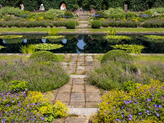 Princess Dianna Sunken Garden, Kensington Palace, London, UK. London, England, United Kingdom R_DYDY26081298-2099969-01 EDITORIAL USE ONLY ,model released, Symbolfoto ,property released