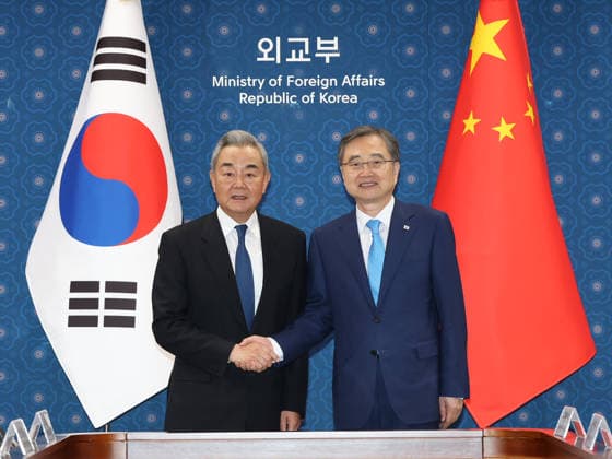 News Bilder des Tages S. Korea-China diplomatic talks S. Korea-China diplomatic talks South Korean Foreign Minister Cho Hyun (R) shakes hands with his Chinese counterpart, Wang Yi, ahead of their talks in Seoul on Aug. 19, 2026. (Pool photo) (Yonhap) 2026-08-19 19:36:28 < 1980-2026 YONHAPNEWS AGENCY. .> ¼­¿ïÆ¯º°½Ã EDITORIAL USE ONLY  Copyright: xx PYH2026081921330031500 YonhapxNewsx yonphotos255741