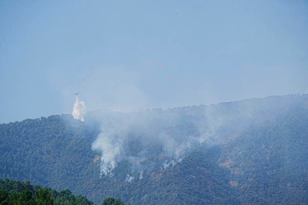 About 700 people remain evacuated due to the fire in Pinofranqueado, Cáceres, which has burned 1,600 hectares. A water bomber is fighting the fire in Pinofranqueado on August 19, 2026, in Cáceres, Extremadura, Spain. The Regional Government of Extremadura has maintained the declaration of Operational Level 2 under the Special Civil Protection Plan for Forest Fires of the Autonomous Community of Extremadura (Infocaex), due to the fire that broke out in the municipality of Pinofranqueado, Cáceres, this past Tuesday, August 19. Some 700 people have been evacuated from the hamlets of Horcajo, Avellanar, Erías, Castillo, El Gasco, Martilandrán, Aldehuela, La Fragosa, Robledo, and Cerezal, with some of them being housed at the Gregorio Maranón s  Copyright: xCarlosxCriadox 7720596