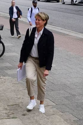 CNTV BLOCK- Christina Block Unternehmerin kommt wie immer zu Fuss zum Gericht vorm Gericht am 70 Prozess Tag 19.AUGUST 2026 beim Prozess wegen mutmasslicher Kindesentfuehrung im Landgericht Hamburg Strafjustizgebaeude Entfuehrungsfall der Block Kinder Hamburg Deutschland *** CNTV BLOCK: Christina Block, an entrepreneur, arrives on foot—as always—at the courthouse on the 70th day of the trial, August 19, 2026, for the trial regarding the alleged child abduction at the Hamburg Regional Court’s Criminal Justice Building—the Block children abduction case, Hamburg, Germany