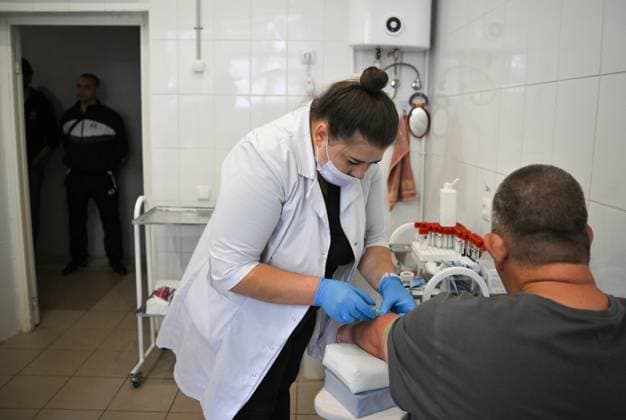 Russia Defence Contract Service Recruitment 9224335 19.08.2026 A man who signed a military service contract with Russia s Defence Ministry undergoes a medical check-up at a recruitment centre in the Moscow region, Russia. Yuri Kochetkov Sputnik Moscow region Russia  Copyright: xYurixKochetkovx