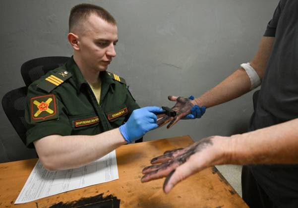 Russia Defence Contract Service Recruitment 9224337 19.08.2026 A man who signed a military service contract with Russia s Defence Ministry has his fingerprints taken at a recruitment centre in the Moscow region, Russia. Yuri Kochetkov Sputnik Moscow region Russia  Copyright: xYurixKochetkovx