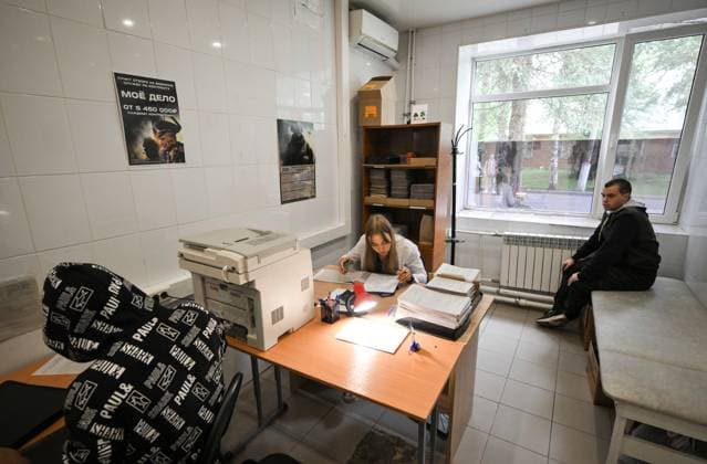 Russia Defence Contract Service Recruitment 9224339 19.08.2026 Men who signed military service contracts with Russia s Defence Ministry undergo a medical check-up at a recruitment centre in the Moscow region, Russia. Yuri Kochetkov Sputnik Moscow region Russia  Copyright: xYurixKochetkovx
