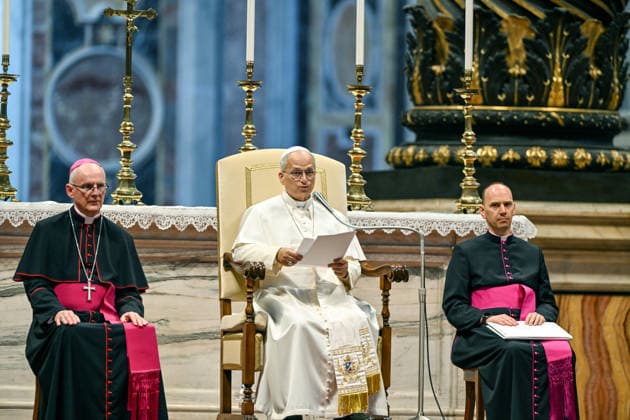 ITALY - POPE LEO XIV DURING ADDRESSES THE CROWD DURING THE WEEKLY GENERAL AUDIENCE AT ST PETER S BASILICA IN THE VATICAN - 2026 8 19 Italy, Rome , Vatican, 2026 8 19 Pope Leo XIV addresses the crowd during the weekly general audience at St Peter s basilica in The Vatican EDITORIAL USE ONLY - NO BOOKS Copyright: xALESSIAxGIULIANIx