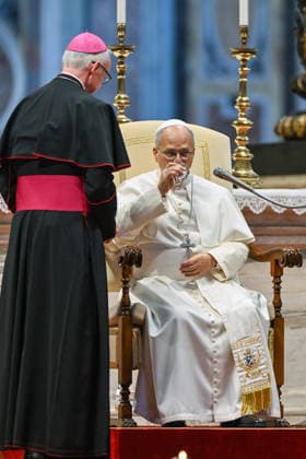 ITALY - POPE LEO XIV DURING ADDRESSES THE CROWD DURING THE WEEKLY GENERAL AUDIENCE AT ST PETER S BASILICA IN THE VATICAN - 2026 8 19 Italy, Rome , Vatican, 2026 8 19 Pope Leo XIV addresses the crowd during the weekly general audience at St Peter s basilica in The Vatican EDITORIAL USE ONLY - NO BOOKS Copyright: xALESSIAxGIULIANIx