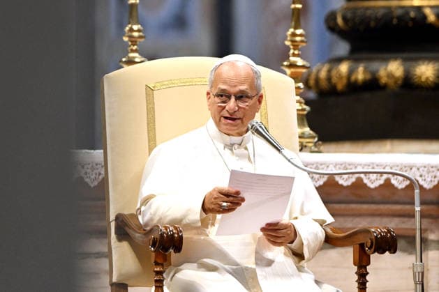 ITALY - POPE LEO XIV DURING ADDRESSES THE CROWD DURING THE WEEKLY GENERAL AUDIENCE AT ST PETER S BASILICA IN THE VATICAN - 2026 8 19 Italy, Rome , Vatican, 2026 8 19 Pope Leo XIV addresses the crowd during the weekly general audience at St Peter s basilica in The Vatican EDITORIAL USE ONLY - NO BOOKS Copyright: xALESSIAxGIULIANIx