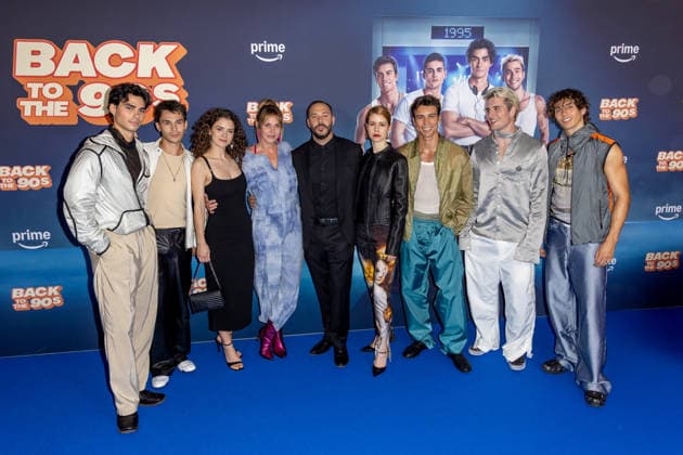 Back to the 90s , Filmpremiere im Delphi Filmpalast, Berlin, 18.08.2026 Luis Freitag, Bene Schulz, Tim Schaecker, Jacob Rott, Julien Brown von den Elevator Boys mit Felicitas Woll, Facundo Scalerandi, Luise Aschenbrenner - Premiere Back to the 90s, Delphi-Filmpalast am Zoo Kino, Berlin, 18.8.26 Berlin Delphi-Filmpalast am Zoo Kino Berlin Deutschland *** Back to the 90s, movie premiere at the Delphi Filmpalast, Berlin, August 18, 2026 Luis Freitag, Bene Schulz, Tim Schaecker, Jacob Rott, Julien Brown of the Elevator Boys with Felicitas Woll, Facundo Scalerandi, Luise Aschenbrenner Premiere of Back to the 90s, Delphi Filmpalast am Zoo, Berlin, August 18, 2026 Berlin Delphi Filmpalast am Zoo, Berlin, Germany Copyright: xHolgerxMuchx