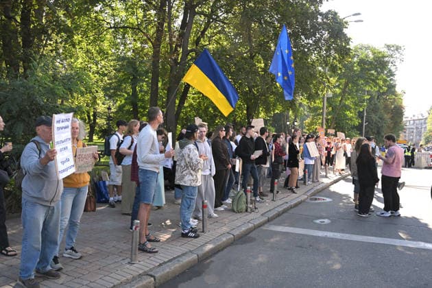 Activists rally outside the Verkhovna Rada building, demanding the reinstatement of Mykhailo Fedorov as the Ukrainian Minister of Defence, Kyiv, Ukraine, August 19, 2026. (Photo by Yevhen Kotenko Ukrinform) Rally in support of Mykhailo Fedorov outside Ukrainian Parliament  Copyright: xYevhenxKotenkox