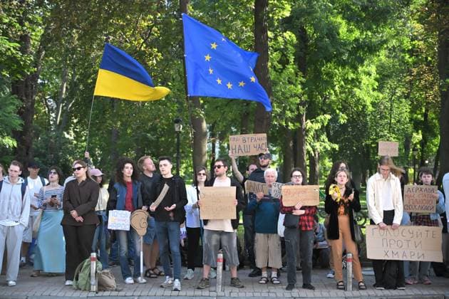 Activists rally outside the Verkhovna Rada building, demanding the reinstatement of Mykhailo Fedorov as the Ukrainian Minister of Defence, Kyiv, Ukraine, August 19, 2026. (Photo by Yevhen Kotenko Ukrinform) Rally in support of Mykhailo Fedorov outside Ukrainian Parliament  Copyright: xYevhenxKotenkox