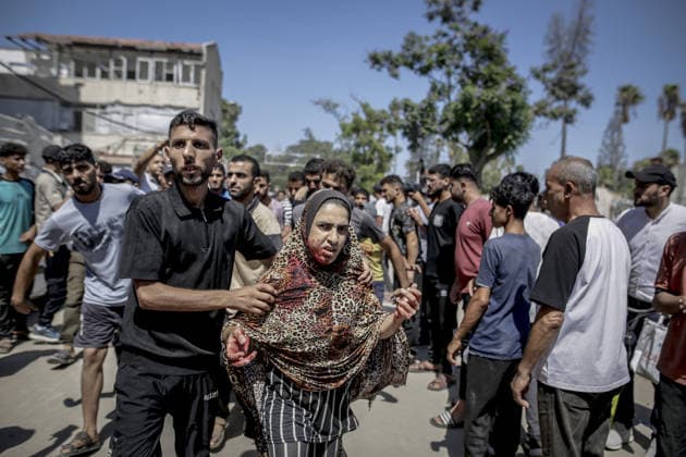 Seven killed in Israeli attack on municipal police facility in Gaza GAZA, PALESTINE - AUGUST 19: An injured Palestinian woman is assisted following an Israeli attack targeting a municipal police facility in central Gaza City, Gaza, on August 19, 2026. Despite US President Donald Trump s call on Israel to halt its attacks on the Gaza Strip, at least seven people were killed and 15 others injured in the attack. Saeed M. M. T. Jaras Anadolu Gaza Gaza. Editorial use only. Please get in touch for any other usage.  Copyright: x2026xAnadoluxSaeedxM.xM.xT.xJarasx