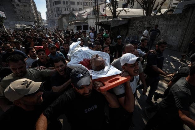 Funeral held for Palestinian police officer killed in Gaza GAZA CITY, GAZA, PALESTINE - AUGUST 19: (EDITOR S NOTE: Image depicts death) Relatives mourn after a Palestinian police officer Ayman Jundiya killed in an Israeli attack on a police station, during a funeral ceremony in Gaza City, Gaza, Palestine on August 19, 2026. The death toll from the attack rose to nine, with 15 others reported injured. Ali Jadallah Anadolu Gaza City Gaza. Editorial use only. Please get in touch for any other usage.  Copyright: x2026xAnadoluxAlixJadallahx