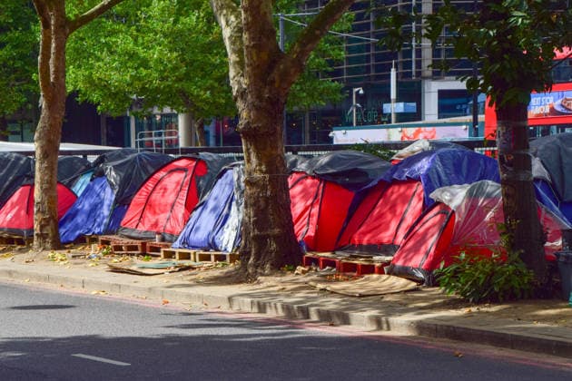 August 19, 2026, London, England, United Kingdom: Tents line Euston Road as UK Prime Minister Andy Burnham launches a campaign to end homelessness and help rough sleepers get off the streets by Christmas. London United Kingdom - ZUMAv130 20260819_zip_v130_006 Copyright: xVukxValcicx