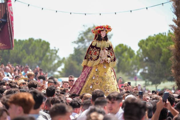 Almonte Prepares for the Long-Awaited Arrival of the Virgin of El Rocío in 2026 The Virgin of El Rocío will be carried through the streets of the village of El Rocío before being transported to the town of Almonte On August 19, 2026, in El Rocío, Almonte, Huelva, Andalusia, Spain The White Dove will be carried from her sanctuary to Almonte, an event that takes place every seven years and brings together thousands of residents and devotees in the village of Almonte August 19, 2026 Joaquí Huelva, Andalusia Huelva, Andalusia Spain  Copyright: xJoaquinxCorcherox 7720873