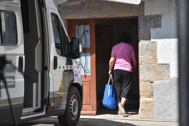 CECOPI Approves the Relocation of Residents from Seven Towns Affected by the Riglos Fire in Huesca Residents of Bailo and Arbués Return to Their Homes on August 19, 2026, in Huesca, Aragon, Spain. The Integrated Operational Coordination Center (CECOPI) agreed, at its meeting on Tuesday, August 18, to relocate, this Wednesday, August 19, of residents from the towns of Villalangua, Salinas de Jaca, Santa María de la Pena, Bailo, Arbués, Alastuey, and Arrués, who had been evacuated days earlier due to the wildfire that, since August 10, has burned 18,400 hectares in the area around Las Penas de Riglos, Huesca, August 19, 2026. Veró, Huesca, Aragon, Huesca, Aragon, Spain  Copyright: xVeronicaxLacasax 7720879