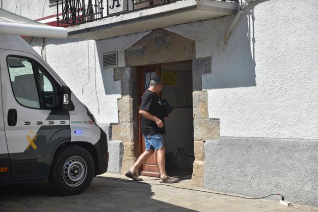 CECOPI Approves the Relocation of Residents from Seven Towns Affected by the Riglos Fire in Huesca Residents of Bailo and Arbués Return to Their Homes on August 19, 2026, in Huesca, Aragon, Spain. The Integrated Operational Coordination Center (CECOPI) agreed, at its meeting on Tuesday, August 18, to relocate, this Wednesday, August 19, of residents from the towns of Villalangua, Salinas de Jaca, Santa María de la Pena, Bailo, Arbués, Alastuey, and Arrués, who had been evacuated days earlier due to the wildfire that, since August 10, has burned 18,400 hectares in the area around Las Penas de Riglos, Huesca, August 19, 2026. Veró, Huesca, Aragon, Huesca, Aragon, Spain  Copyright: xVeronicaxLacasax 7720883