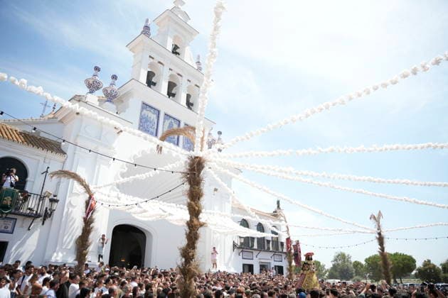 Almonte Prepares for the Long-Awaited Arrival of the Virgin of El Rocío in 2026 The Virgin of El Rocío takes to the streets of the village of El Rocío to be carried to the town of Almonte on August 19, 2026, in El Rocío, Almonte, Huelva, Andalusia, Spain The White Dove will be carried from her sanctuary to Almonte, an event that takes place every seven years and brings together thousands of residents and devotees in the village of Almonte AUGUST 19, 2026 Joaquí Huelva, Andalusia Huelva, Andalusia Spain  Copyright: xJoaquinxCorcherox 7720889