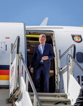 Johann Wadephul (CDU), Bundesaussenminister, aufgenommen im Rahmen seiner Reise in die Schweiz. Hier Ankunft in Bern. Fotografiert im Auftrag des Auswaertigen Amtes Bern Schweiz *** Johann Wadephul (CDU), Federal Minister of Foreign Affairs, photographed during his trip to Switzerland. Here, upon his arrival in Bern. Photographed on behalf of the Federal Foreign Office in Bern, Switzerland. Copyright: xThomasxKoehlerx
